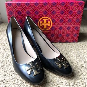 {Sold} Tory Burch Black Raleigh Pumps